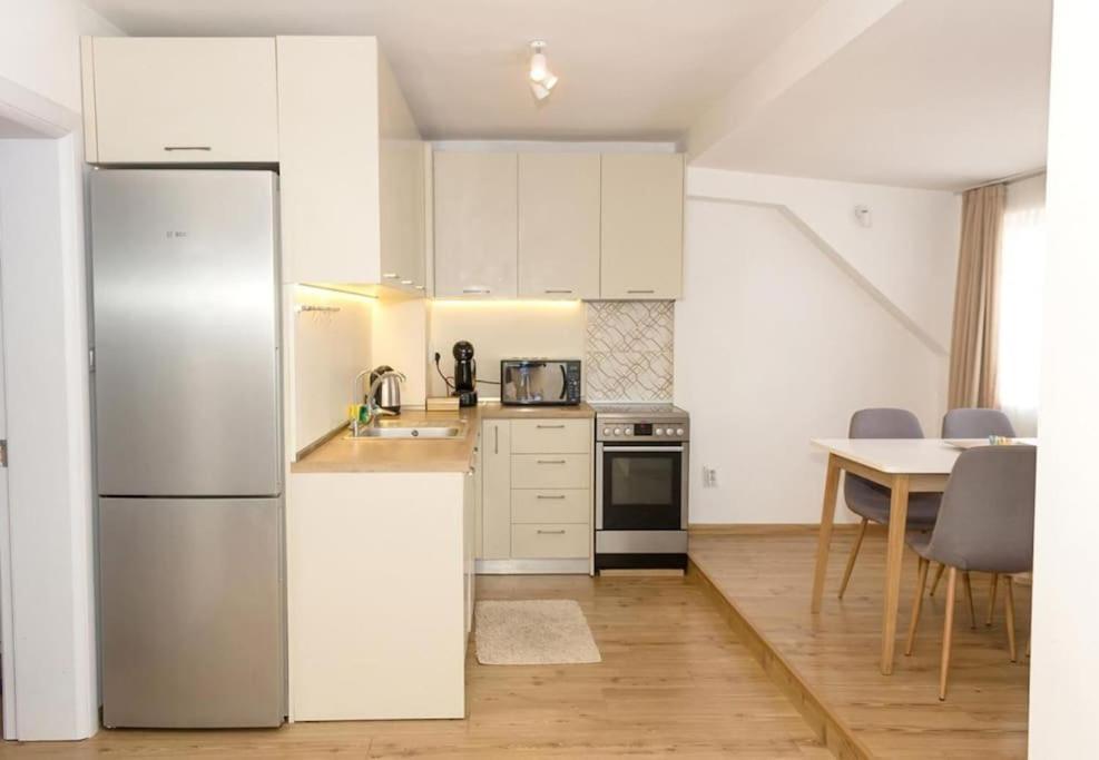 Modern Bright Apartment Close To City Center And Grand Mall Varna Bagian luar foto