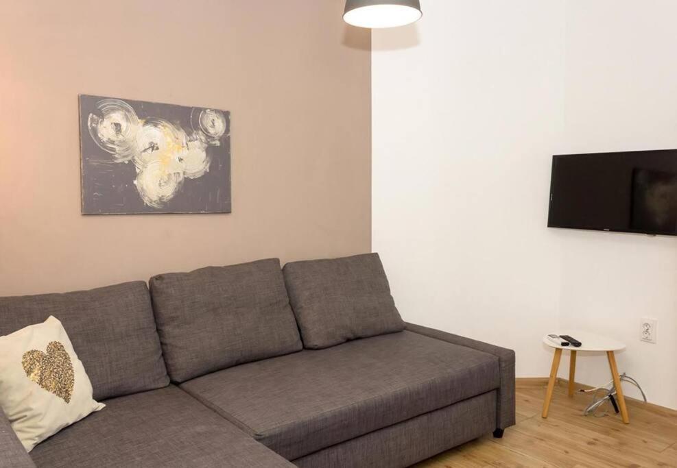 Modern Bright Apartment Close To City Center And Grand Mall Varna Bagian luar foto