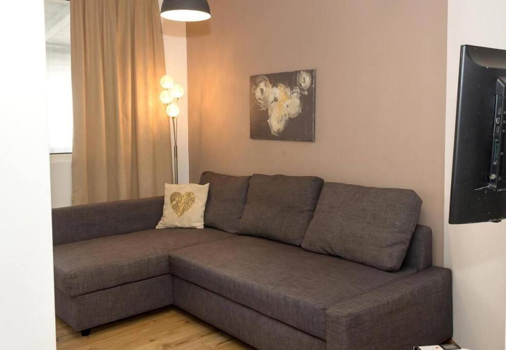 Modern Bright Apartment Close To City Center And Grand Mall Varna Bagian luar foto