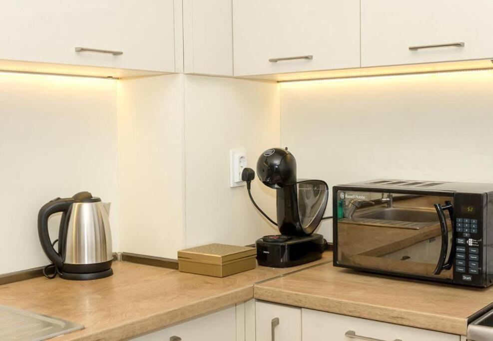 Modern Bright Apartment Close To City Center And Grand Mall Varna Bagian luar foto