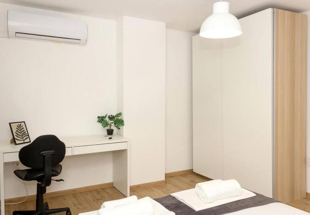 Modern Bright Apartment Close To City Center And Grand Mall Varna Bagian luar foto