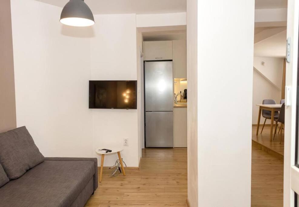 Modern Bright Apartment Close To City Center And Grand Mall Varna Bagian luar foto