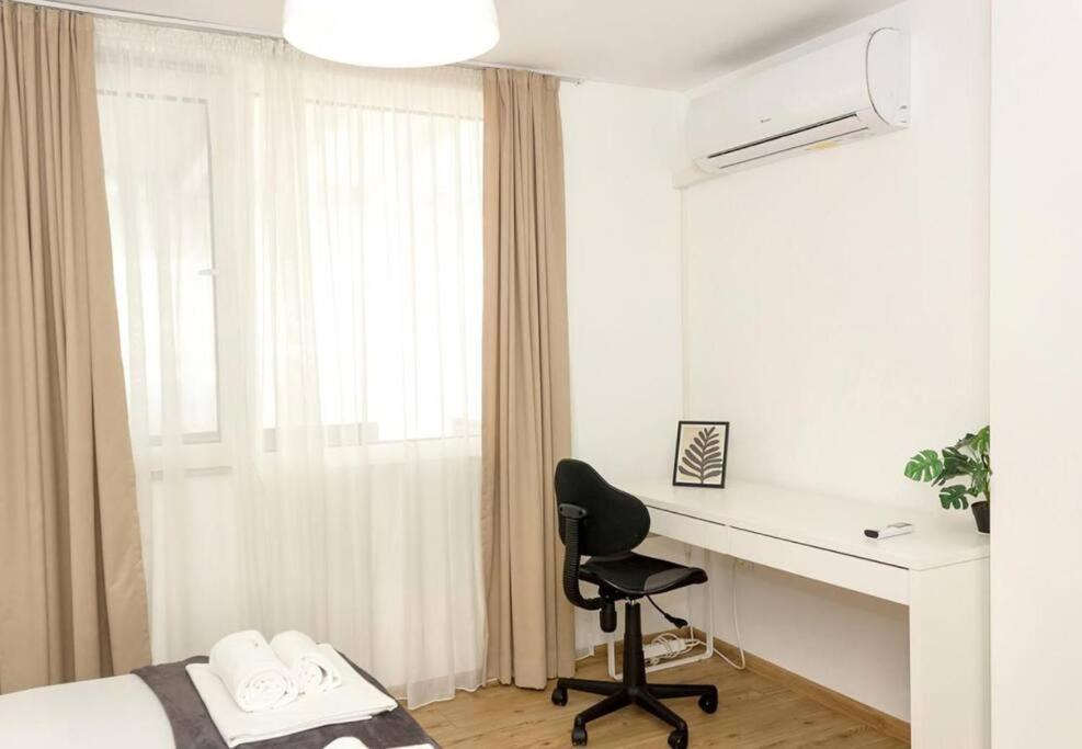 Modern Bright Apartment Close To City Center And Grand Mall Varna Bagian luar foto