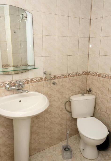 Modern Bright Apartment Close To City Center And Grand Mall Varna Bagian luar foto