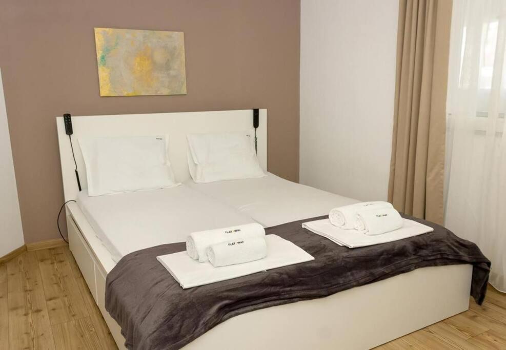 Modern Bright Apartment Close To City Center And Grand Mall Varna Bagian luar foto